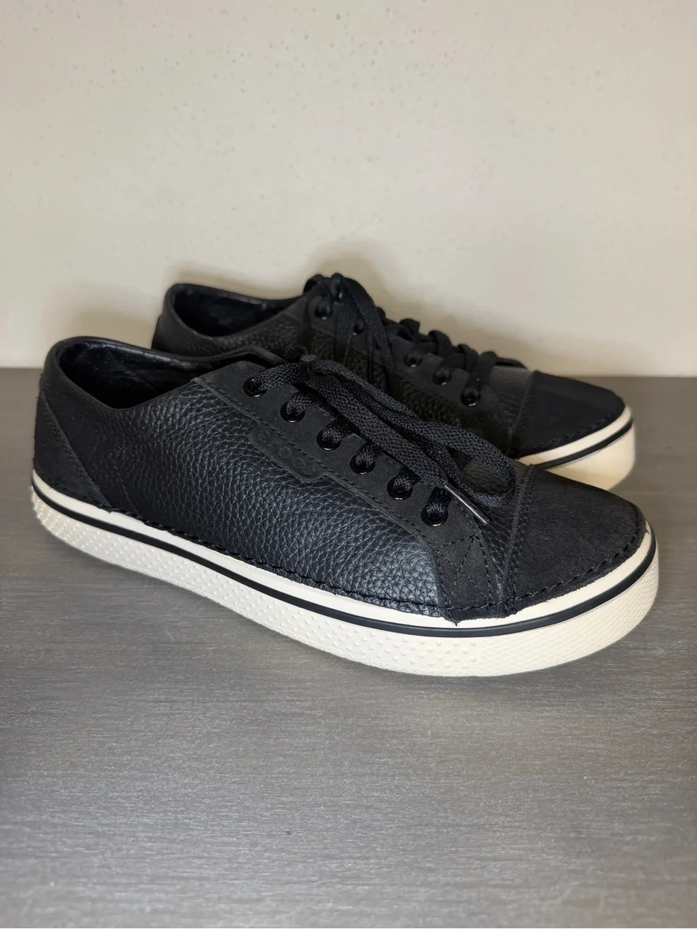 Crocs Hover Lace Up Black Pebbled Leather Sneakers Men Size 9 Women Size 11 GUC